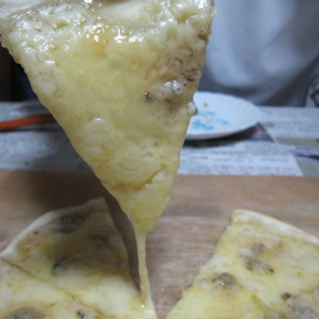 3種のチーズピザwithはちみつ レシピ 作り方 By ズズのママ クックパッド 簡単おいしいみんなのレシピが360万品