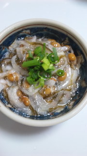簡単に一品!新タマと納豆のもずく和えの写真