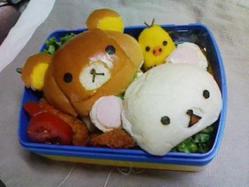 ロールパンDEリラックマ弁当 (キャラ弁)
