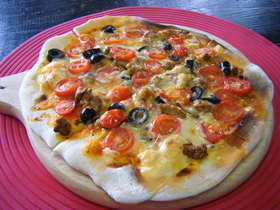 トマト+ブラックオリーブのPIZZA