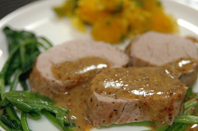 豚ヒレ肉のステーキ☆マスタードソースの写真