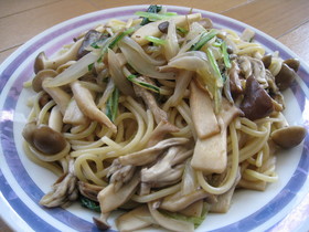 ★たっぷりきのこと新たまねぎの簡単パスタ
