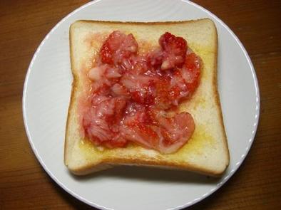 簡単で美味しい苺トーストの写真