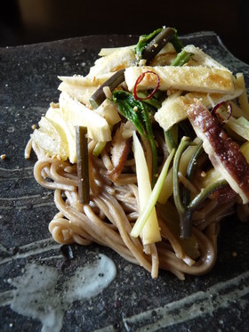 山菜焼き蕎麦ペペロンチーノ風