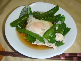 ほんのり甘い母の味 絹さやの落とし卵煮