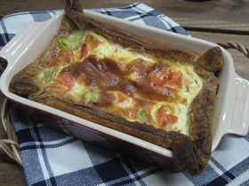 サーモンと空豆とクリームチーズのキッシュ