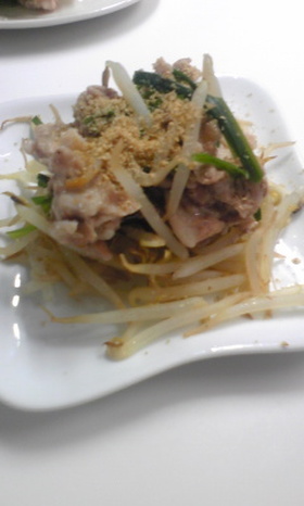 簡単!材料3つ!もやしとにら豚バラ肉蒸し