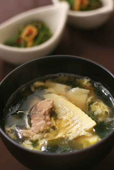 昭和懐かし祖母の味、鯖水煮缶と筍の味噌汁の写真