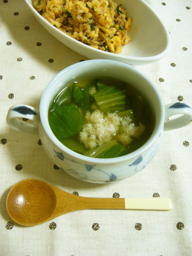 チンゲン菜とカニ缶で中華スープの写真