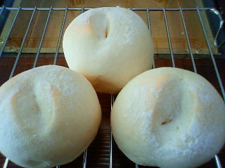 冷蔵発酵の白パンの画像