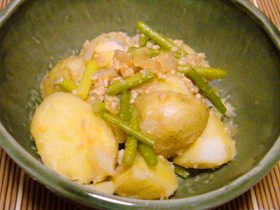 揚げ新じゃがの味噌そぼろ煮