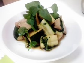 大葉好きの・・・ズッキーニと鶏肉炒め♪
