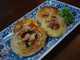 玉ねぎの鶏串焼、焼肉のたれがらめ。