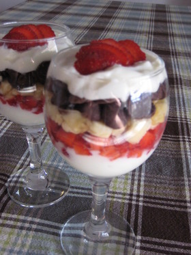 フルーツ&チョコのヨーグルトパフェ