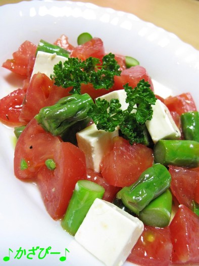 アスパラ・トマト・チーズの３色サラダ♪の写真