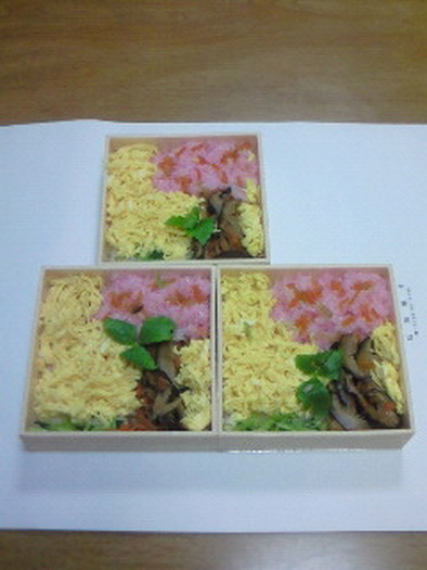 桜の木のちらし寿司の写真