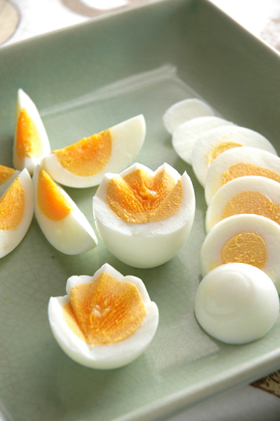 ゆで卵のキレイな切り方の写真