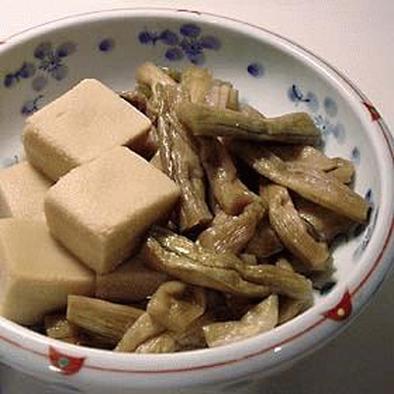 ひなびた味のいもがらと高野豆腐のさっと煮の写真
