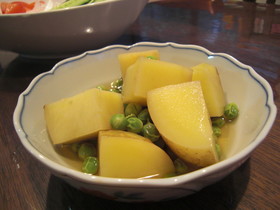 新じゃがとエンドウ豆の旬の煮物