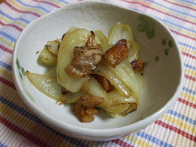 簡単!鶏皮と玉ねぎのシンプル☆炒め