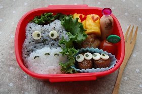 トトロと真っ黒くろすけ弁当(キャラ弁)