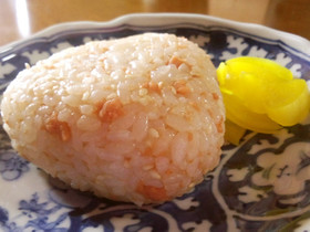 醤油バターの混ぜ込み鮭おにぎり