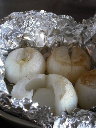 新玉葱のオーブン焼きの写真