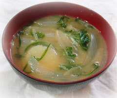 新たまねぎ＆水菜たっぷりのお味噌汁の画像