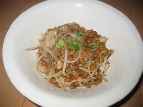 超簡単!スタミナ+ヘルシーの鶏肉納豆炒め