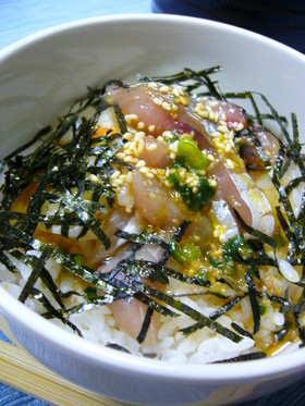 風味絶品☆ごまだれで食べる海鮮丼