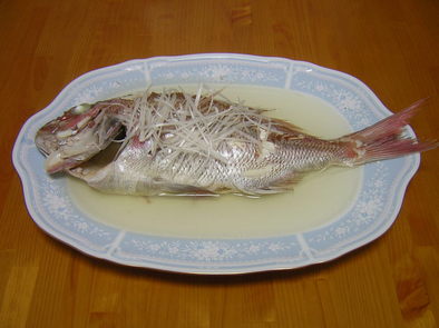 清湯清蒸魚（蒸し魚の澄ましスープかけ）の写真