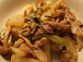 山芋と豚肉の塩昆布炒め