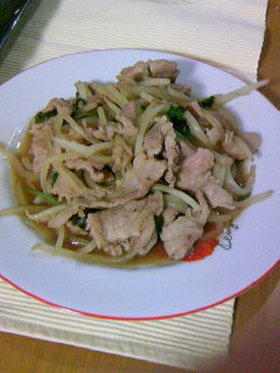 豚肉ともやしと大葉の炒め物