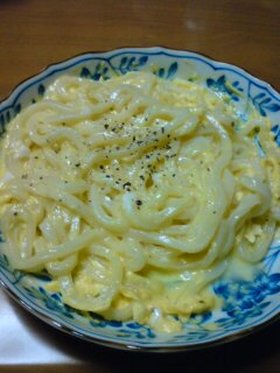 冷凍うどんのお手軽カルボ風