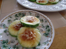 レンジで簡単!ズッキーニのみそピザ風