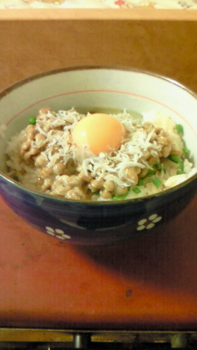 簡単朝ご飯!しらす納豆丼☆