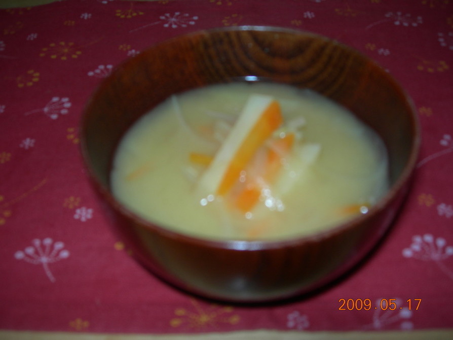 カレー風味のお味噌汁の画像