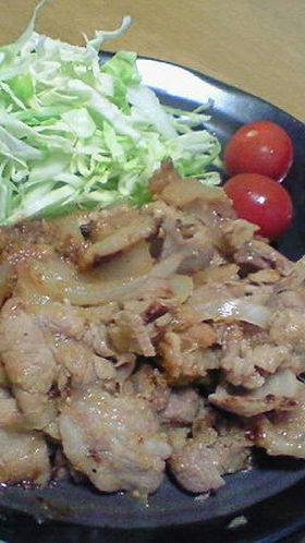 新たまねぎを食べる豚肉のしょうが焼き