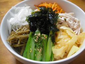 茹で鶏と春野菜のピビンパ