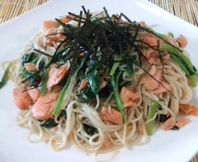 鮭とほうれん草のそうめんチャンプルー