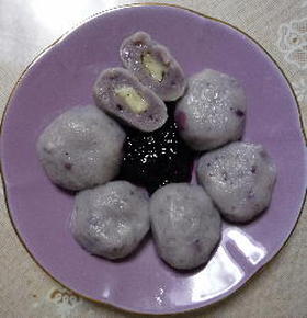 チーズ入りブルーベリー団子