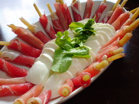 フキのピクルス生ハム巻き