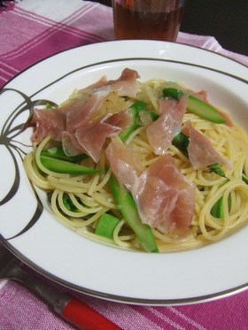 アスパラと生ハムのパスタ