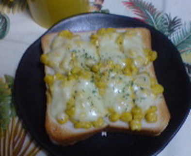 コーンのカレーチーズトーストの写真