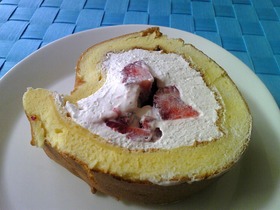 イチゴのロールケーキ