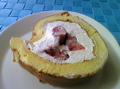 イチゴのロールケーキの写真