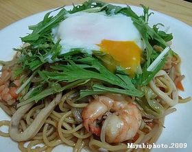 温玉のせ海鮮焼きそば