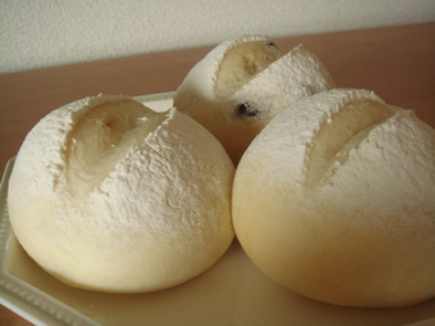 ふわふわ白パン生地の豆パン アレンジ可能の写真