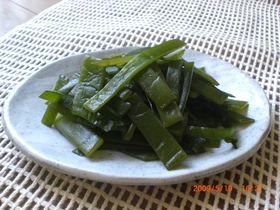 簡単♫おいしぃ(*´∀)ノ♥茎わかめ炒め