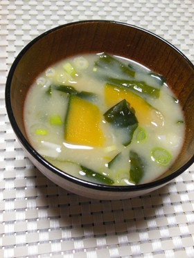 かぼちゃとわかめのお味噌汁